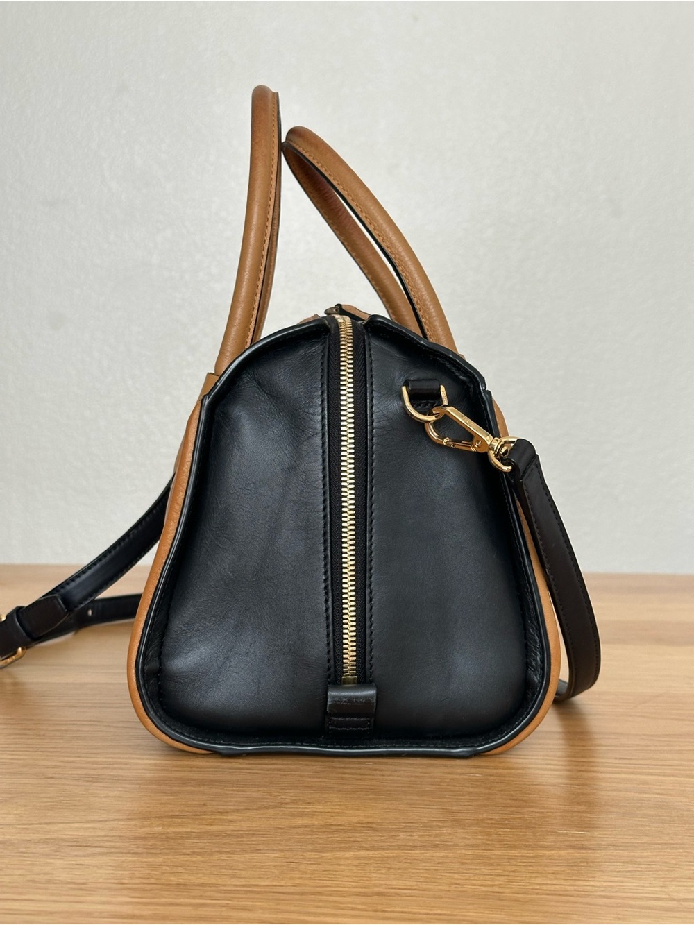 MCM Boston bag with COA - Picture 5 of 16